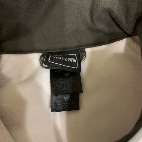 North Face Pink Plaid Waterproof Jacket - Small - Picture 3 of 4